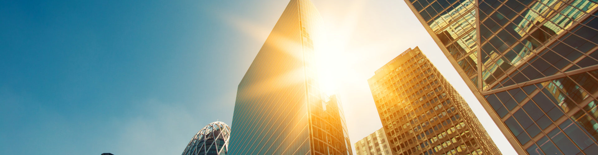 sun rays bouncing of a building